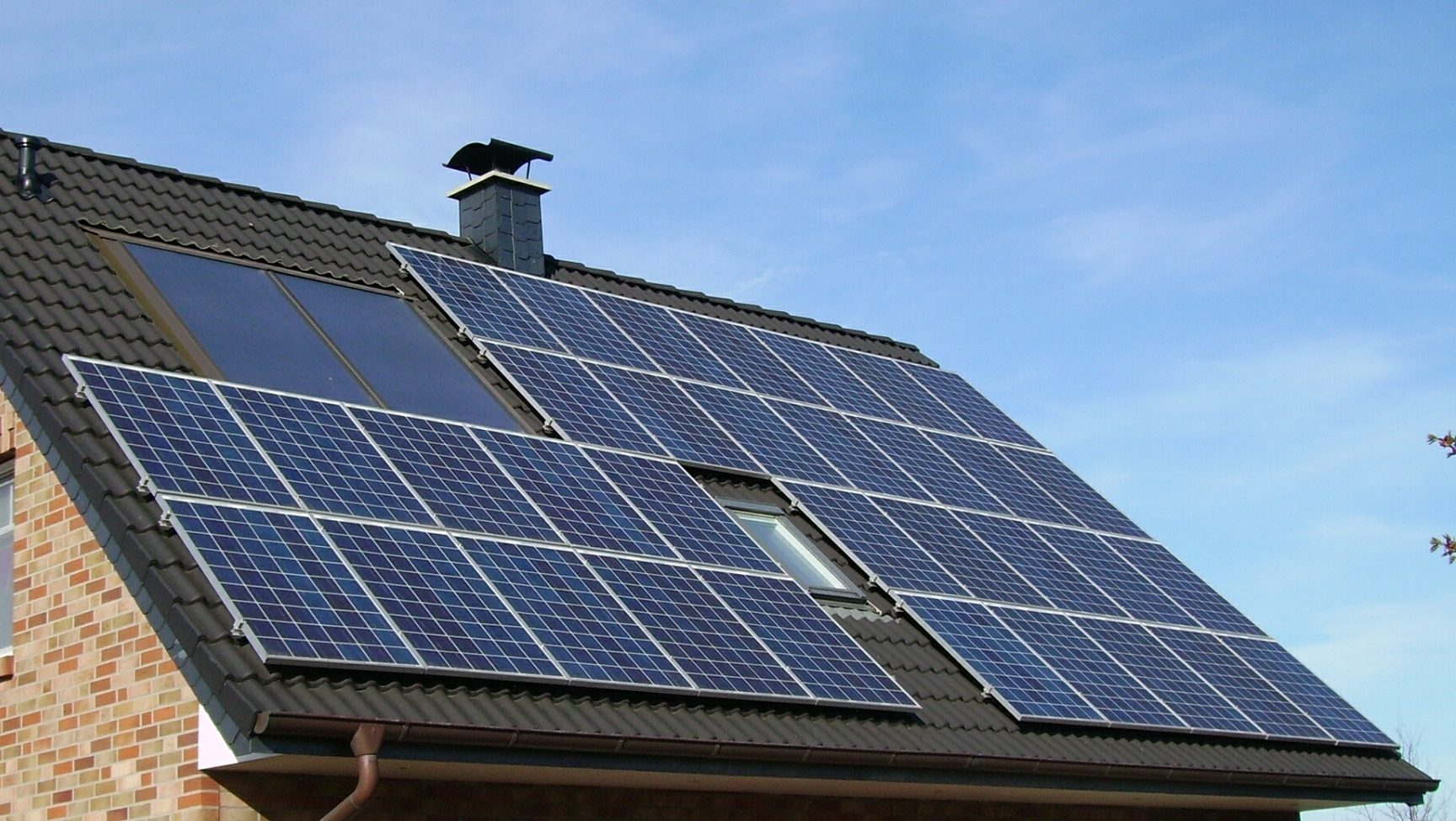 Solarpanele auf dem Hausdach
